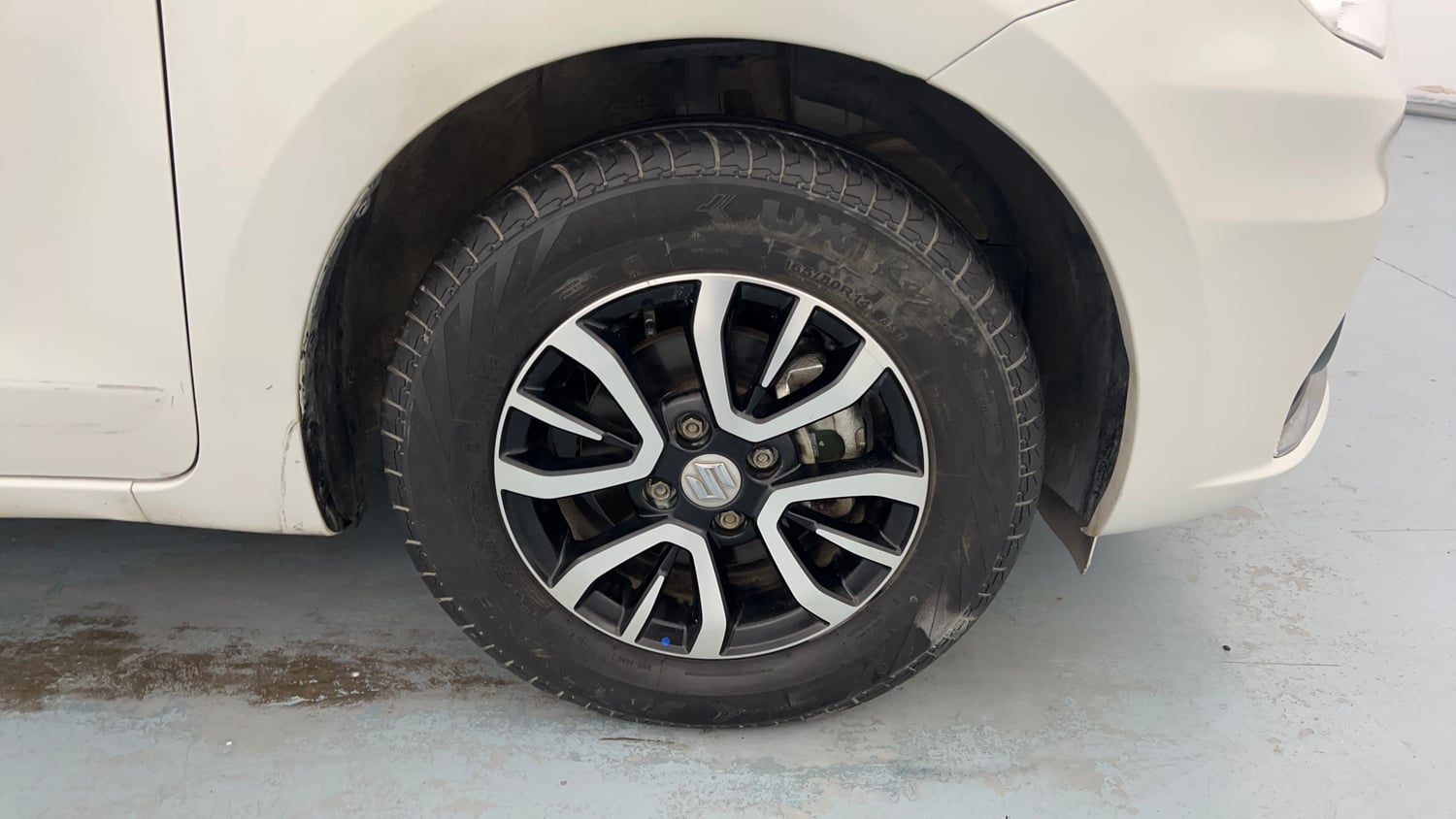 Used 2022 Maruti Suzuki Dzire VXi AGS Petrol Automatic tyres RIGHT FRONT TYRE RIM VIEW