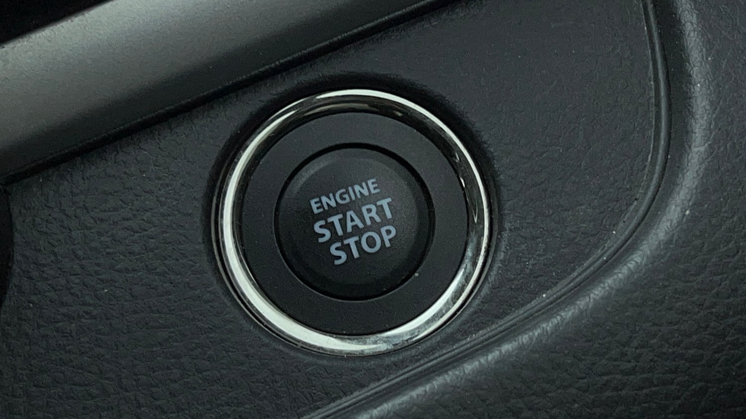 Used 2015 Maruti Suzuki Swift ZXi Petrol Manual top_features Keyless start
