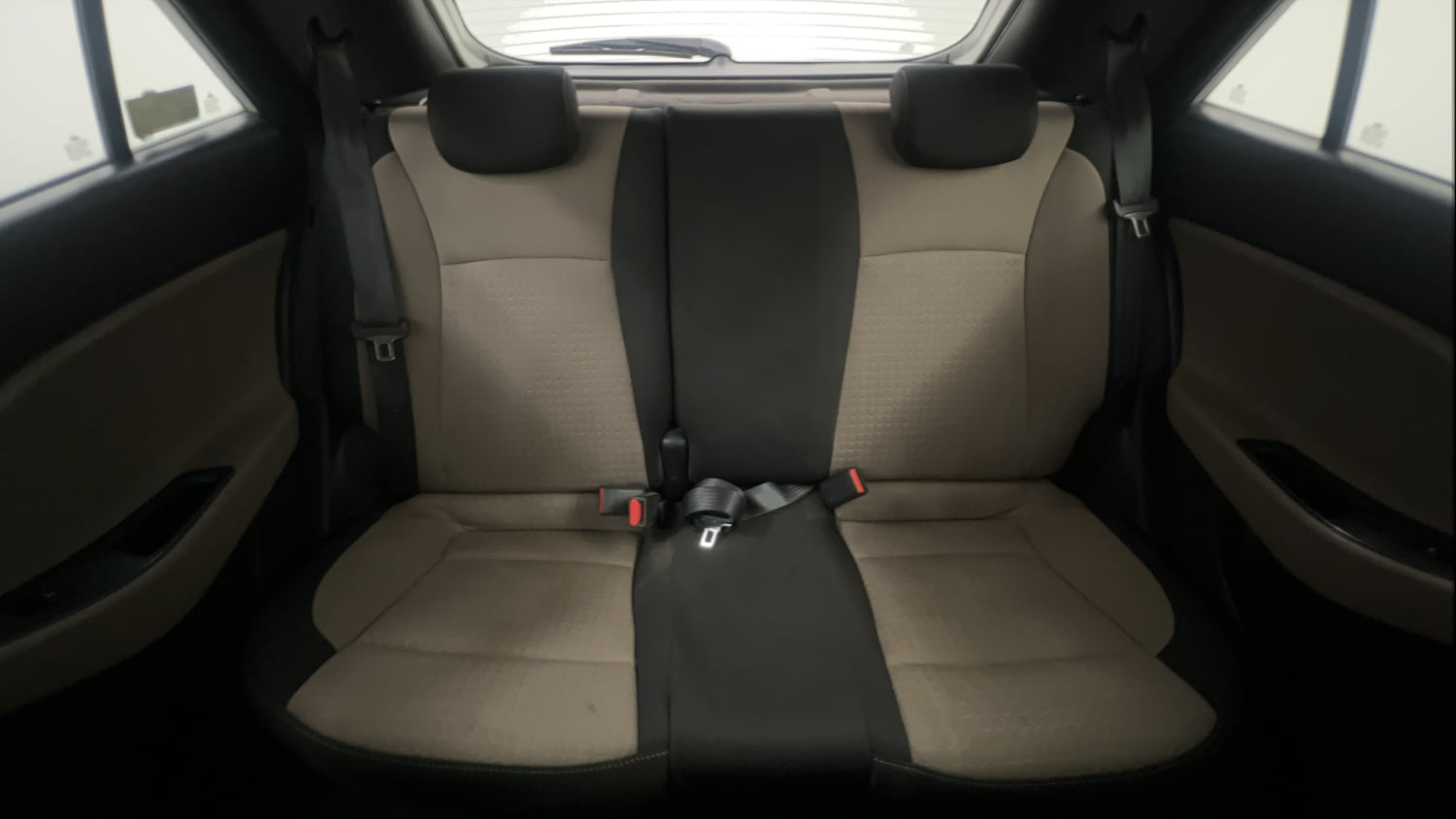 Used 2016 Hyundai Elite i20 Asta 1.2 (O) Petrol Manual interior REAR SEAT CONDITION VIEW