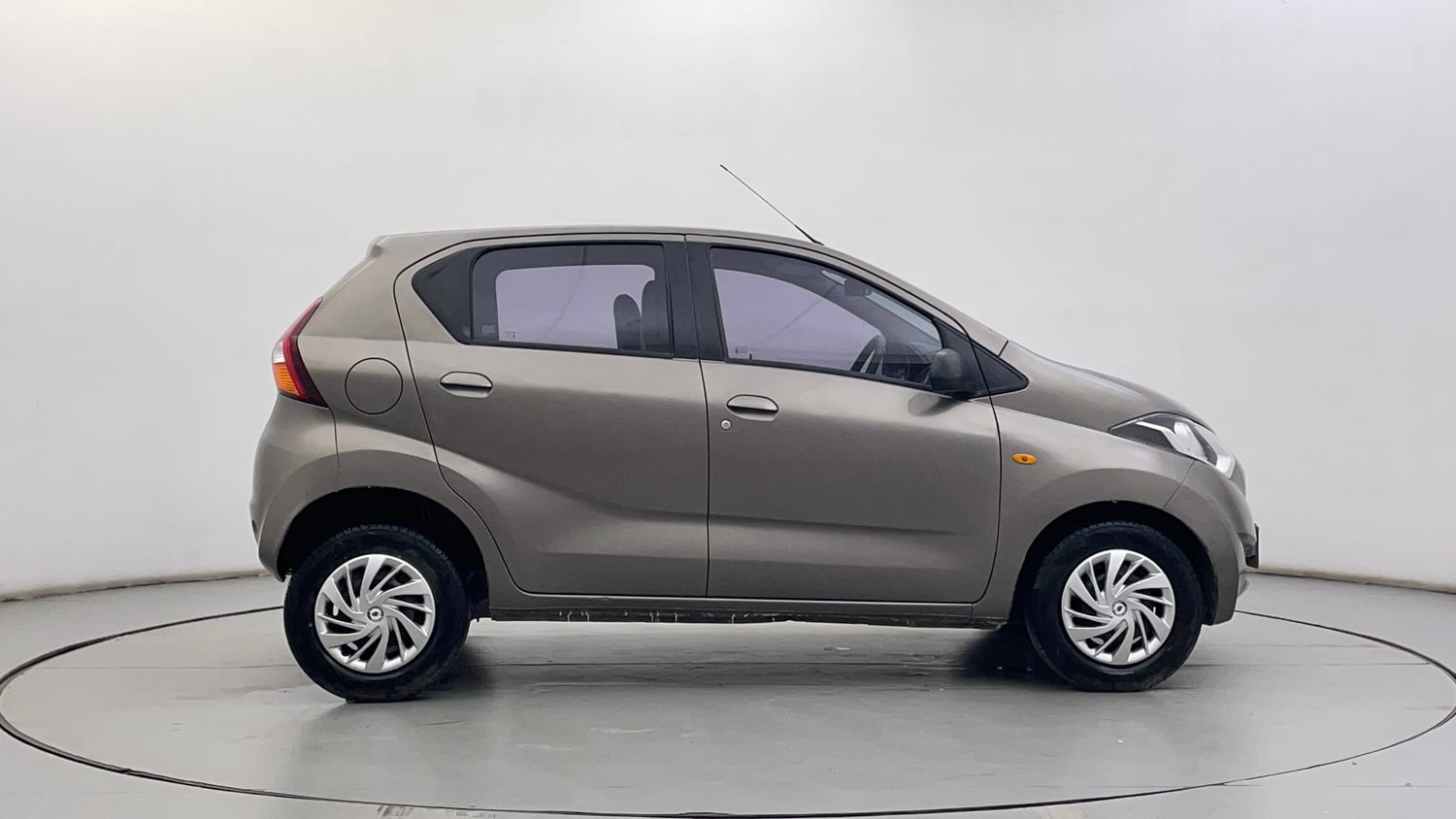 Used 2016 Datsun Redi-GO T (O) Petrol Manual exterior RIGHT SIDE VIEW