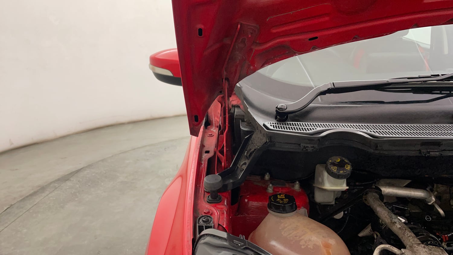 Used 2018 Ford EcoSport Trend 1.5L TDCi Diesel Manual engine ENGINE RIGHT SIDE HINGE & APRON VIEW