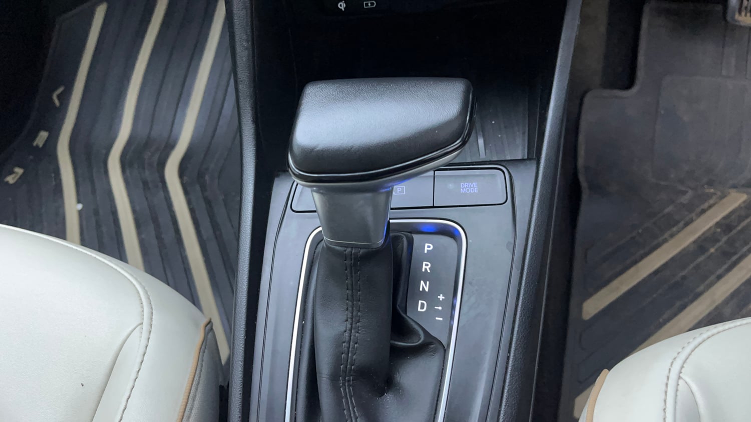 Used 2024 Hyundai Verna SX (O) 1.5 Petrol IVT Petrol Automatic interior GEAR  KNOB VIEW