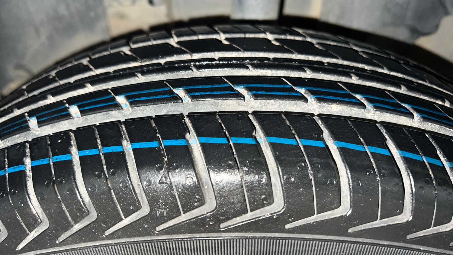 Used 2017 Renault Kwid 1.0 RXT AMT Petrol Automatic tyres LEFT FRONT TYRE TREAD VIEW