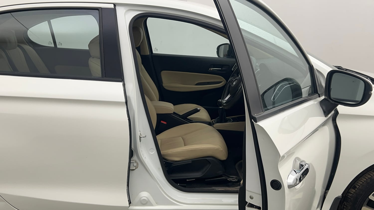 Used 2023 Honda City ZX Petrol Petrol Manual interior RIGHT SIDE FRONT DOOR CABIN VIEW