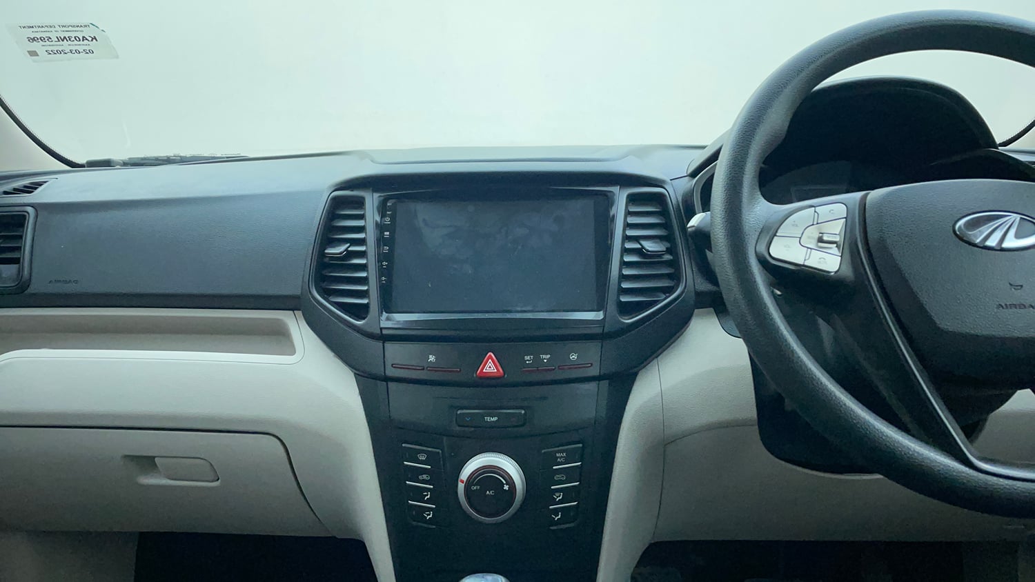 Used 2022 Mahindra XUV 300 W6 1.2 Petrol AMT Petrol Automatic interior MUSIC SYSTEM & AC CONTROL VIEW