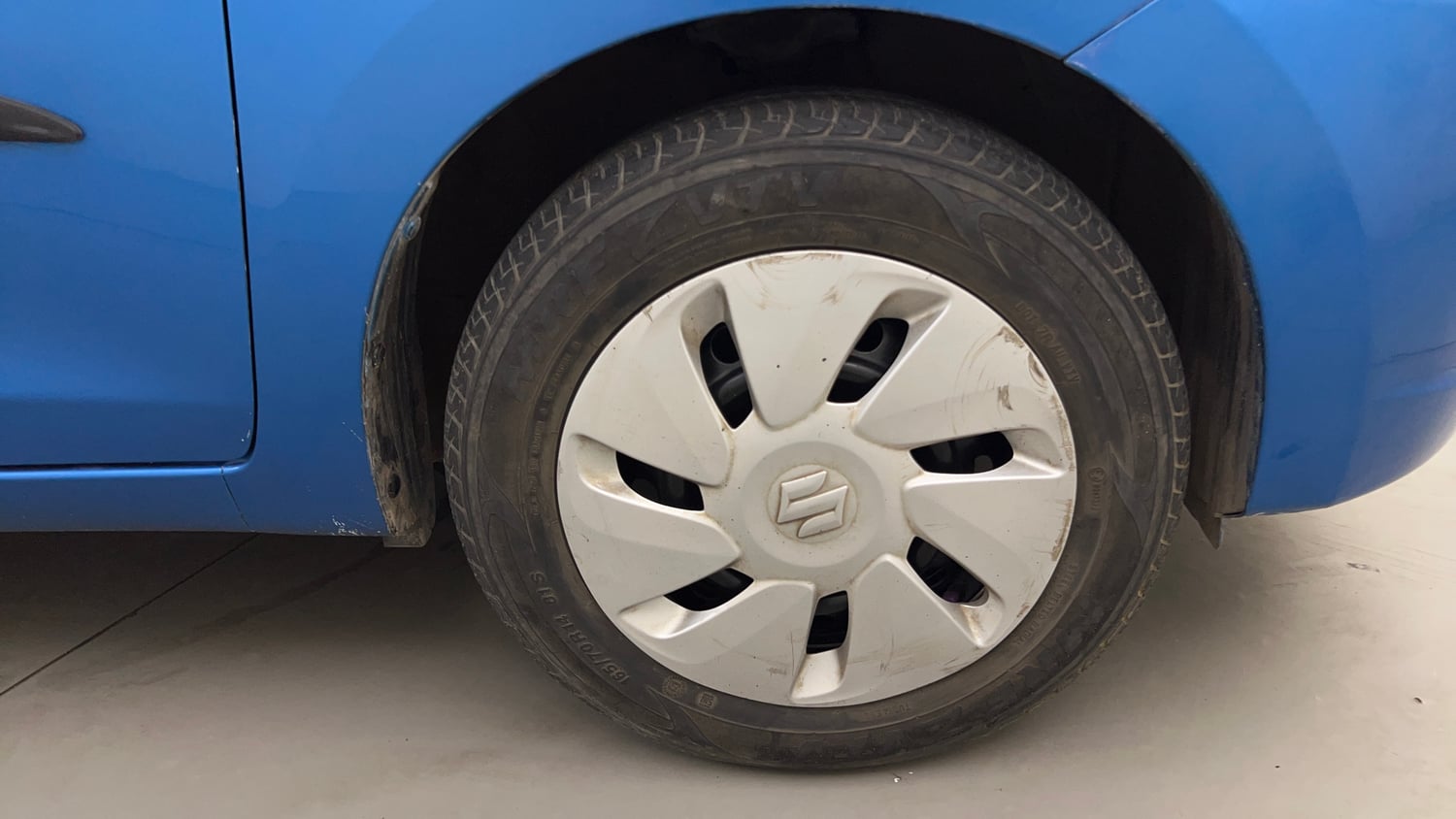 Used 2015 Maruti Suzuki Celerio VXi AMT Petrol Automatic tyres RIGHT FRONT TYRE RIM VIEW