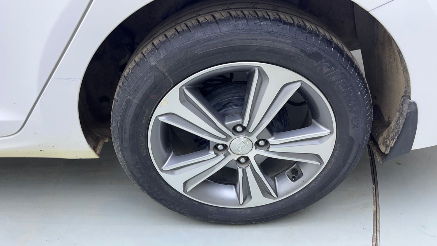 Used 2018 Hyundai Verna SX (O) 1.6 VTVT AT Petrol Automatic tyres LEFT REAR TYRE RIM VIEW