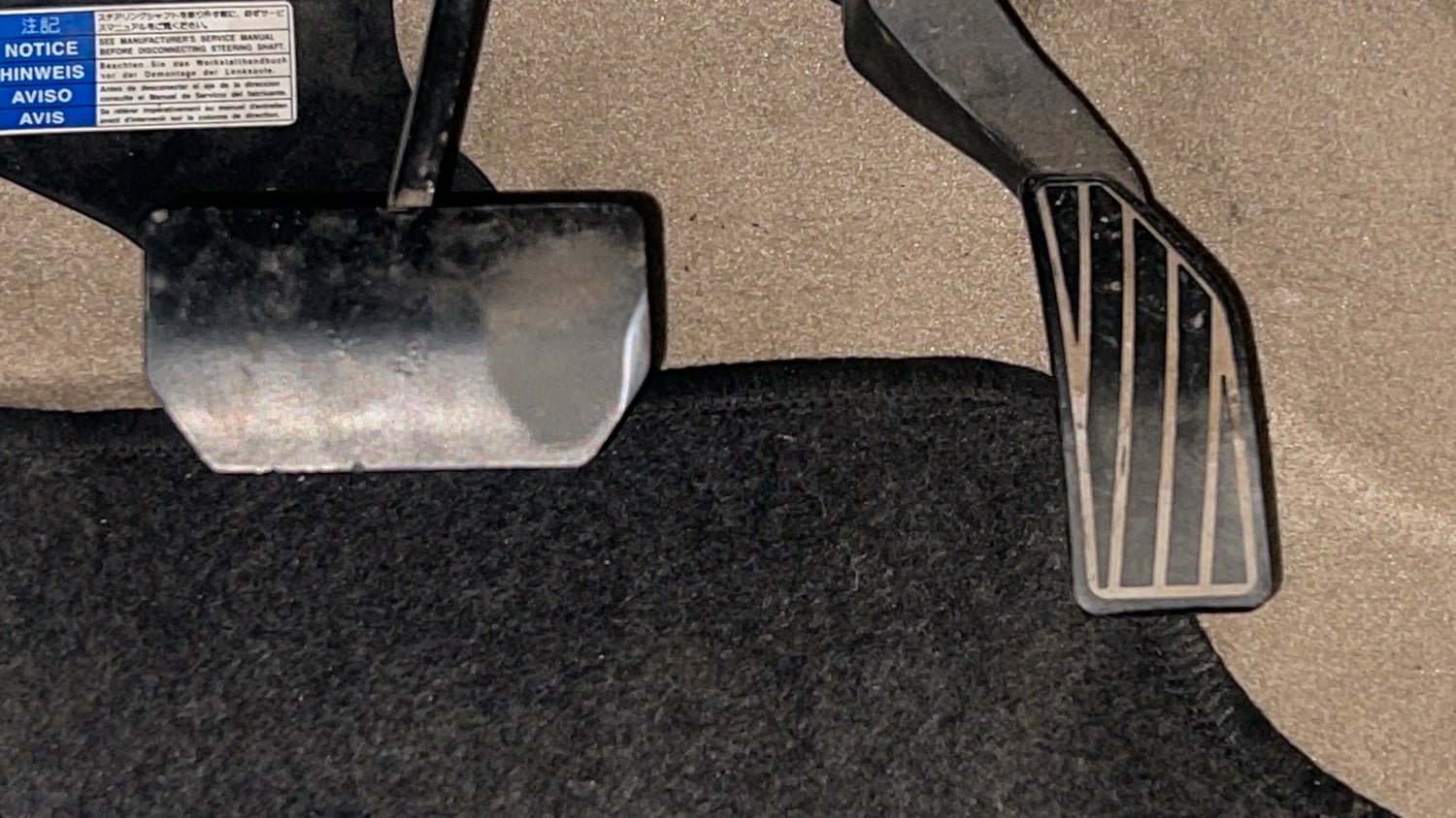 Used 2015 Maruti Suzuki Ciaz VXi+ AT Petrol Automatic interior PEDALS VIEW