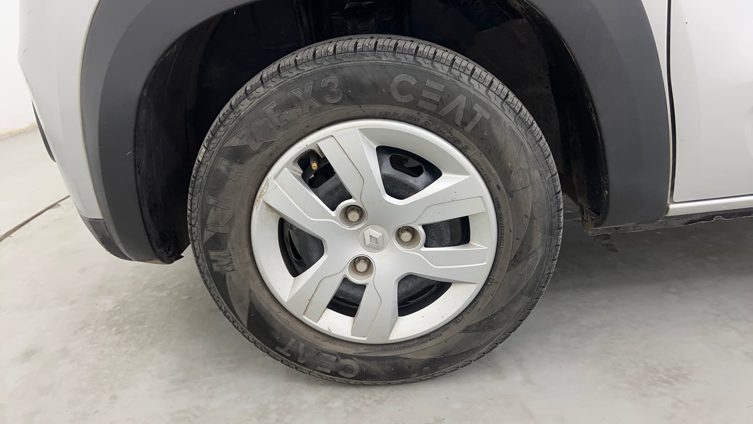 Used 2018 Renault Kwid RXT Petrol Manual tyres LEFT FRONT TYRE RIM VIEW