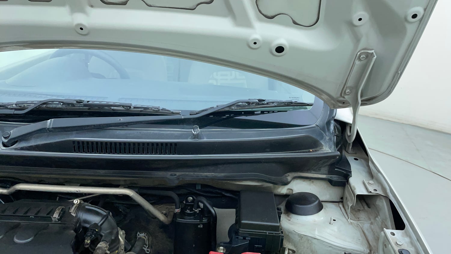 Used 2020 Maruti Suzuki Celerio VXi AMT Petrol Automatic engine ENGINE LEFT SIDE HINGE & APRON VIEW