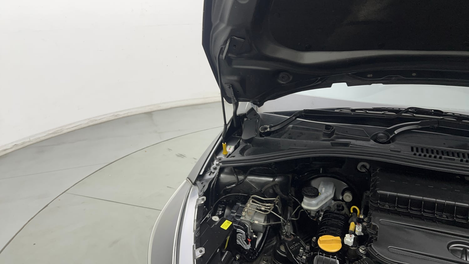 Used 2021 Tata Tiago XT Petrol Manual engine ENGINE RIGHT SIDE HINGE & APRON VIEW