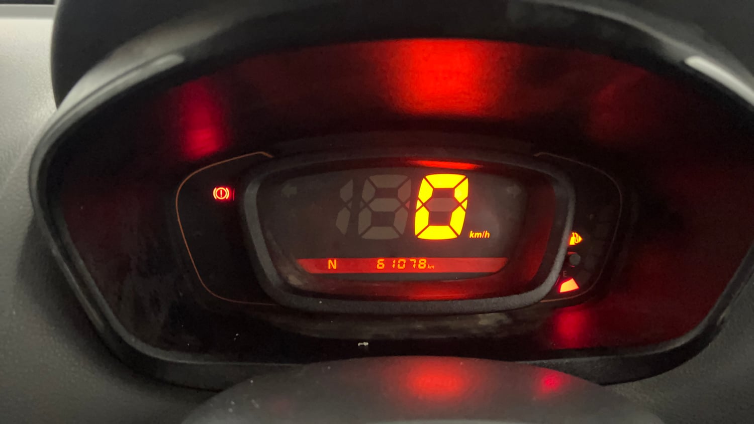 Used 2017 Renault Kwid 1.0 RXT AMT Petrol Automatic interior CLUSTERMETER VIEW