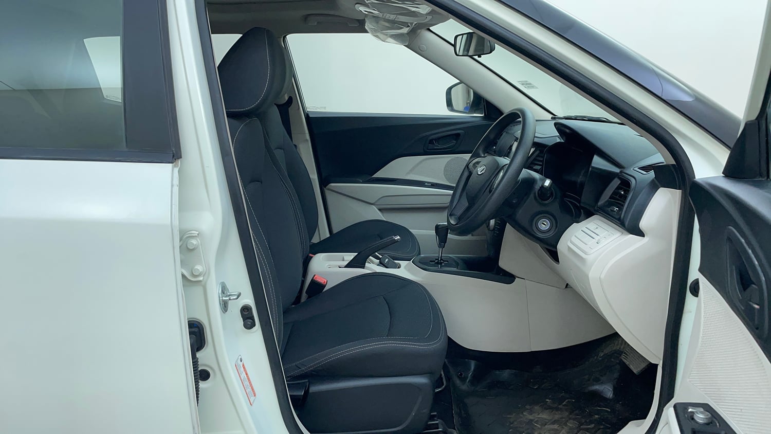 Used 2022 Mahindra XUV 300 W6 1.2 Petrol AMT Petrol Automatic interior RIGHT SIDE FRONT DOOR CABIN VIEW