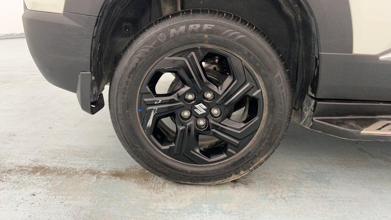 Used 2023 Maruti Suzuki Brezza ZXi Petrol Manual tyres RIGHT REAR TYRE RIM VIEW