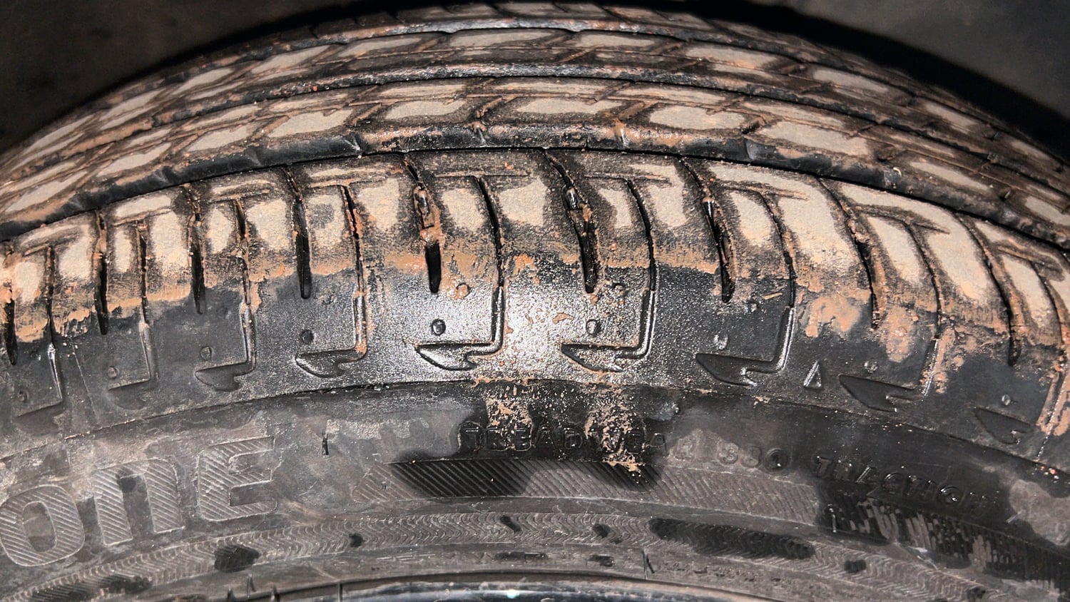 Used 2024 Maruti Suzuki Ignis Zeta 1.2 AMT Petrol Automatic tyres RIGHT FRONT TYRE TREAD VIEW