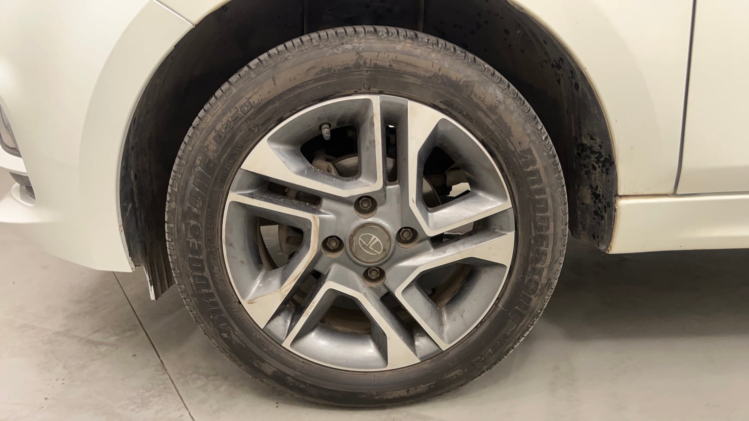 Used 2024 Tata Tigor XZ Plus Petrol Manual tyres LEFT FRONT TYRE RIM VIEW