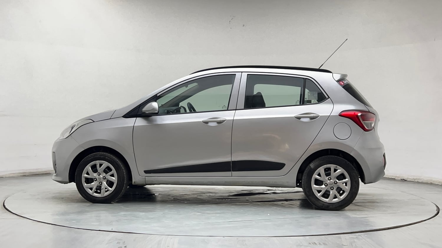 Used 2018 Hyundai Grand i10 Sportz (O) 1.2 Kappa VTVT Petrol Manual exterior LEFT SIDE VIEW