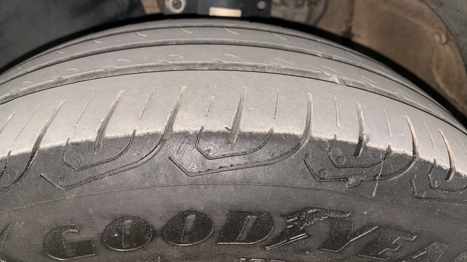 Used 2016 Volkswagen Polo Highline1.2L (P) Petrol Manual tyres LEFT FRONT TYRE TREAD VIEW