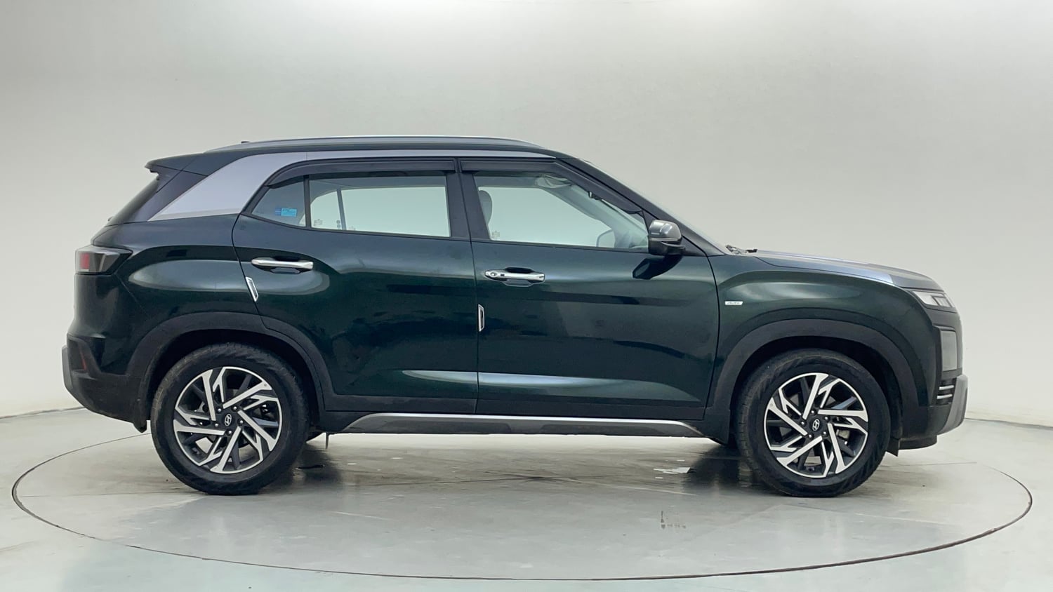 Used 2024 Hyundai Creta 1.5 CRDi Diesel AT DSL SX(O) Diesel Automatic exterior RIGHT SIDE VIEW