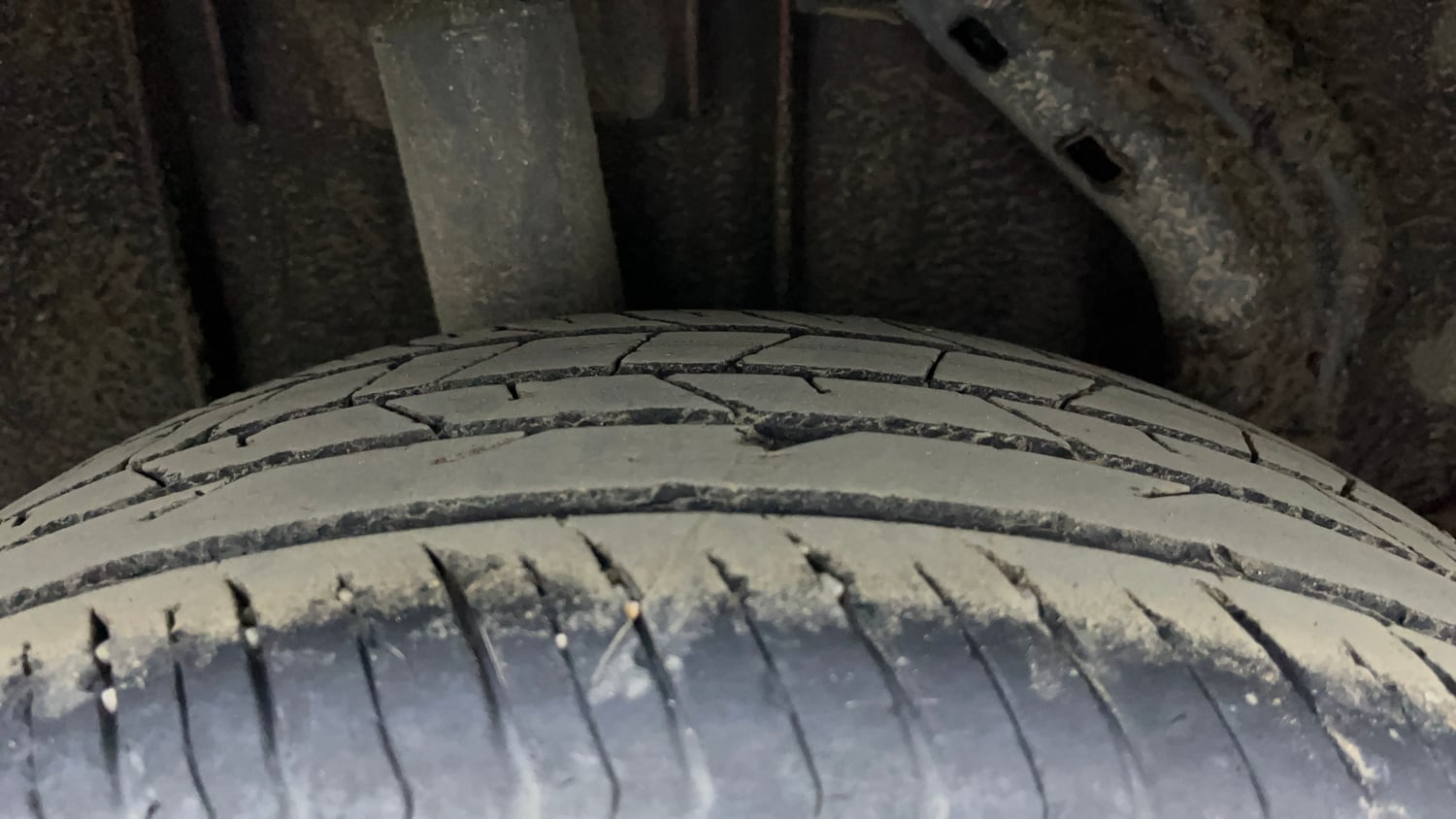 Used 2023 Nissan Magnite XV Turbo CVT Petrol Automatic tyres RIGHT REAR TYRE TREAD VIEW