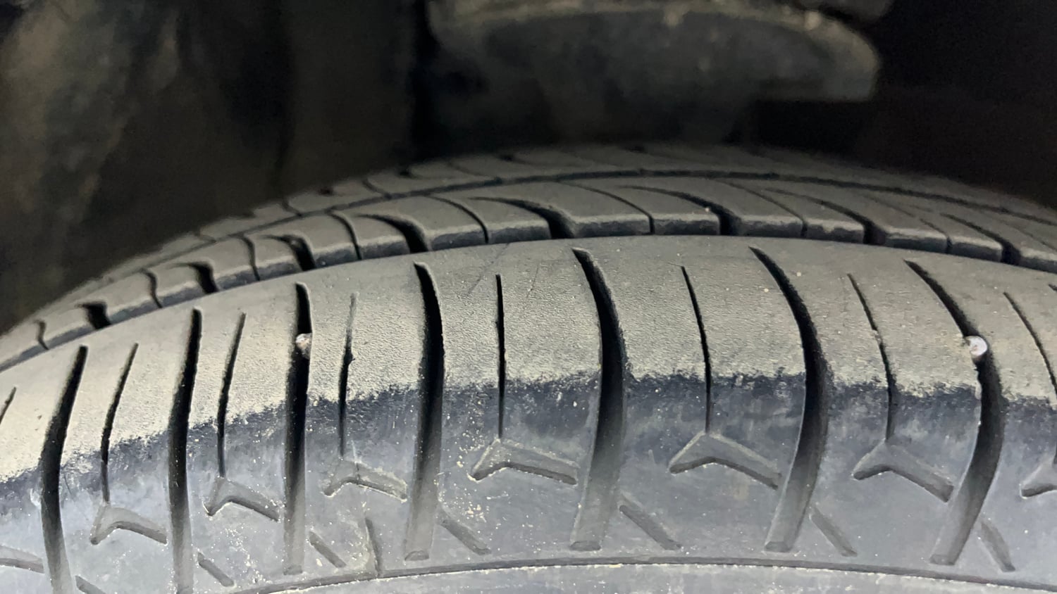 Used 2014 Hyundai i10 Sportz 1.1 iRDE2 Petrol Manual tyres RIGHT FRONT TYRE TREAD VIEW