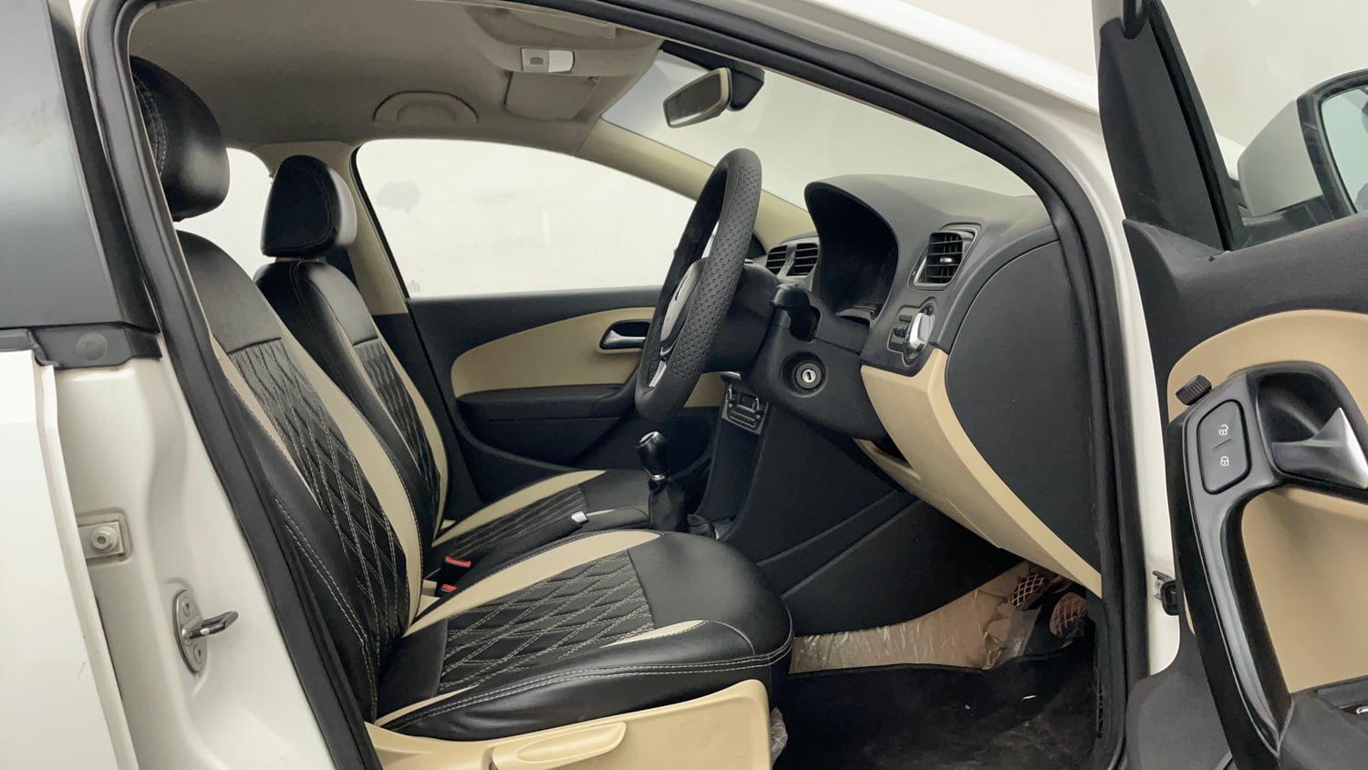 Used 2016 Volkswagen Polo Highline1.2L (P) Petrol Manual interior RIGHT SIDE FRONT DOOR CABIN VIEW