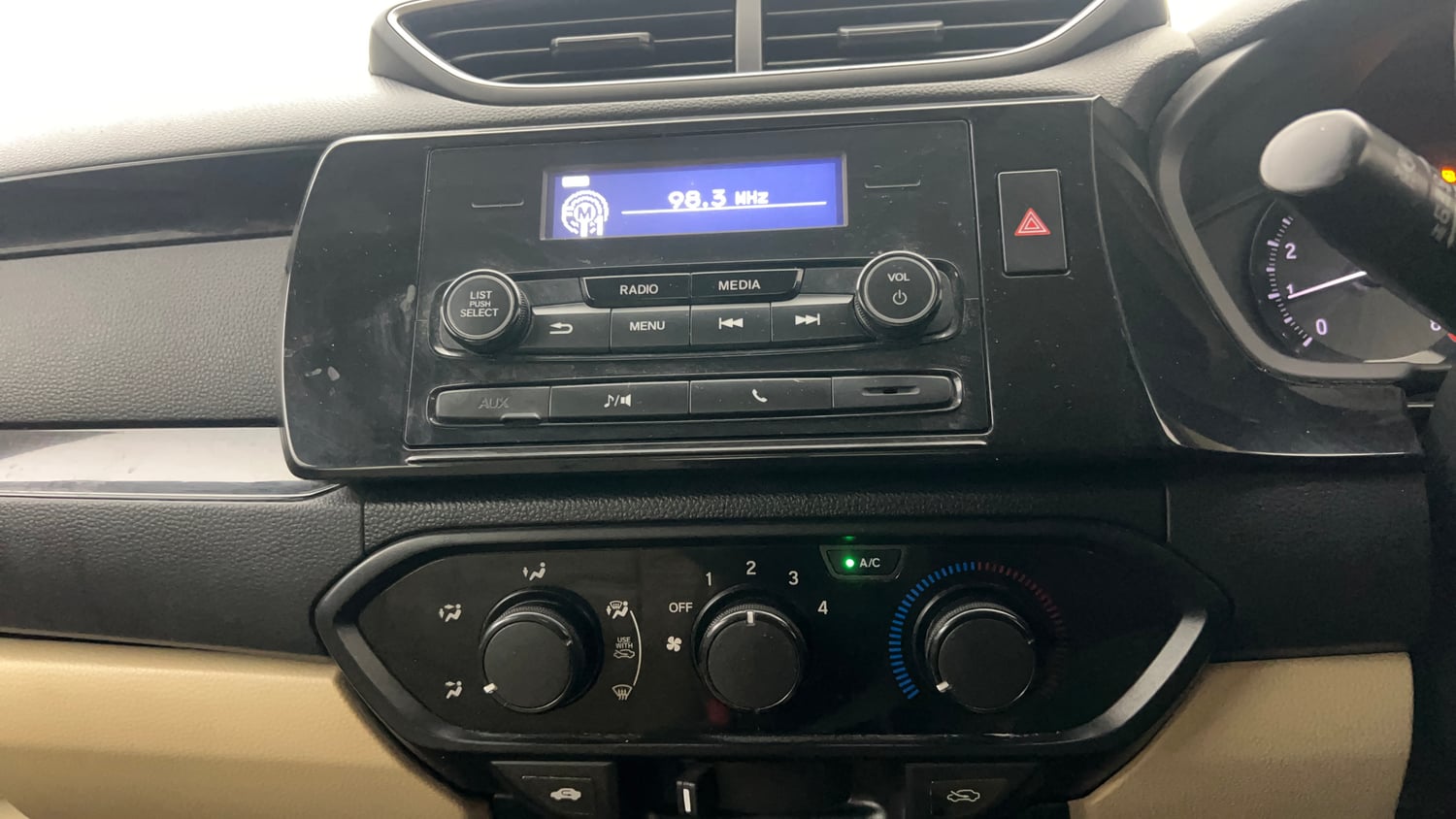 Used 2019 Honda Amaze 1.2 S MT Petrol Petrol Manual interior MUSIC SYSTEM & AC CONTROL VIEW