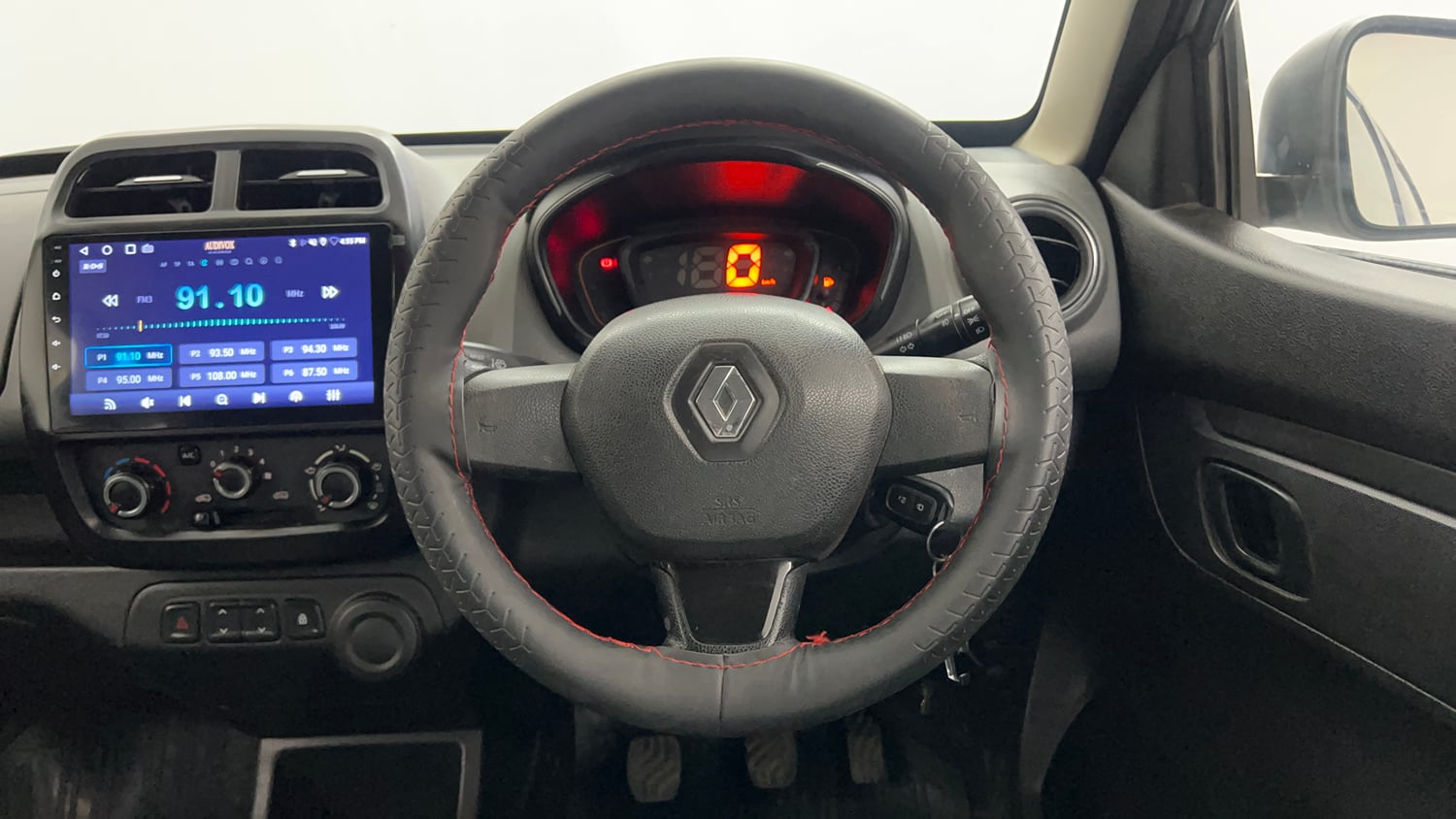 Used 2018 Renault Kwid RXT Petrol Manual interior STEERING VIEW