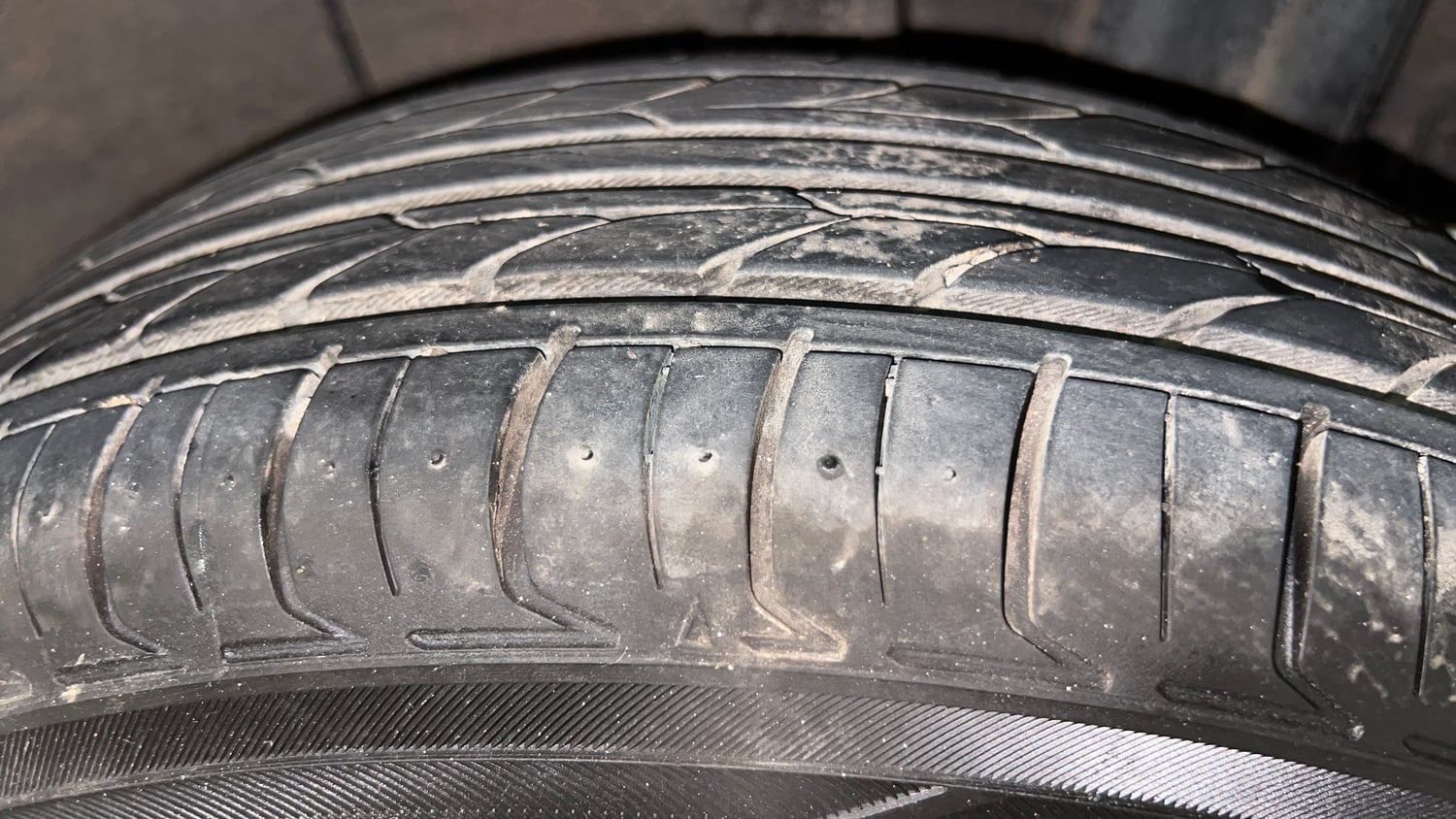 Used 2015 Hyundai Grand i10 Asta 1.1 CRDi (O) Diesel Manual tyres LEFT REAR TYRE TREAD VIEW