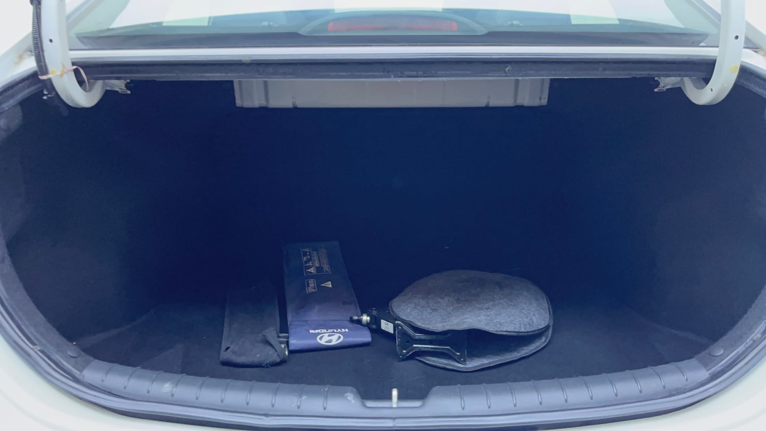 Used 2018 Hyundai Verna SX (O) 1.6 VTVT AT Petrol Automatic interior DICKY INSIDE VIEW