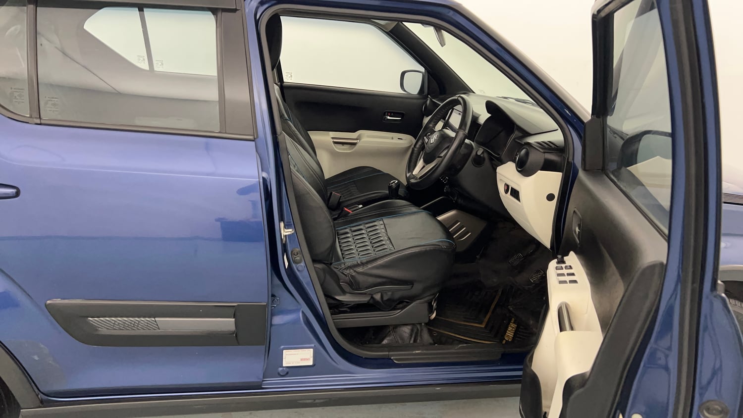 Used 2019 Maruti Suzuki Ignis Alpha 1.2 MT Petrol Manual interior RIGHT SIDE FRONT DOOR CABIN VIEW
