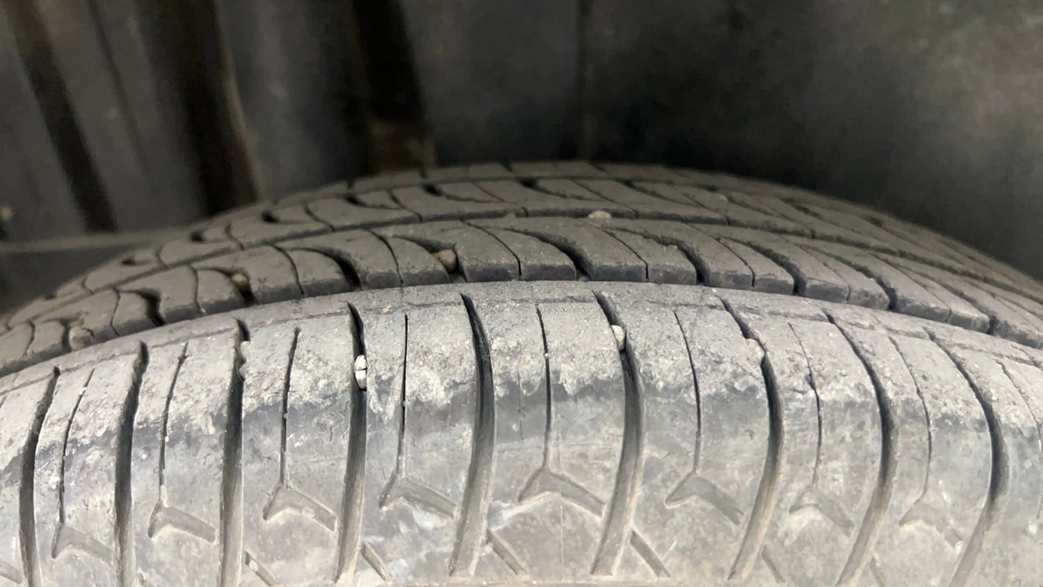 Used 2014 Maruti Suzuki Swift VXi Petrol Manual tyres RIGHT REAR TYRE TREAD VIEW