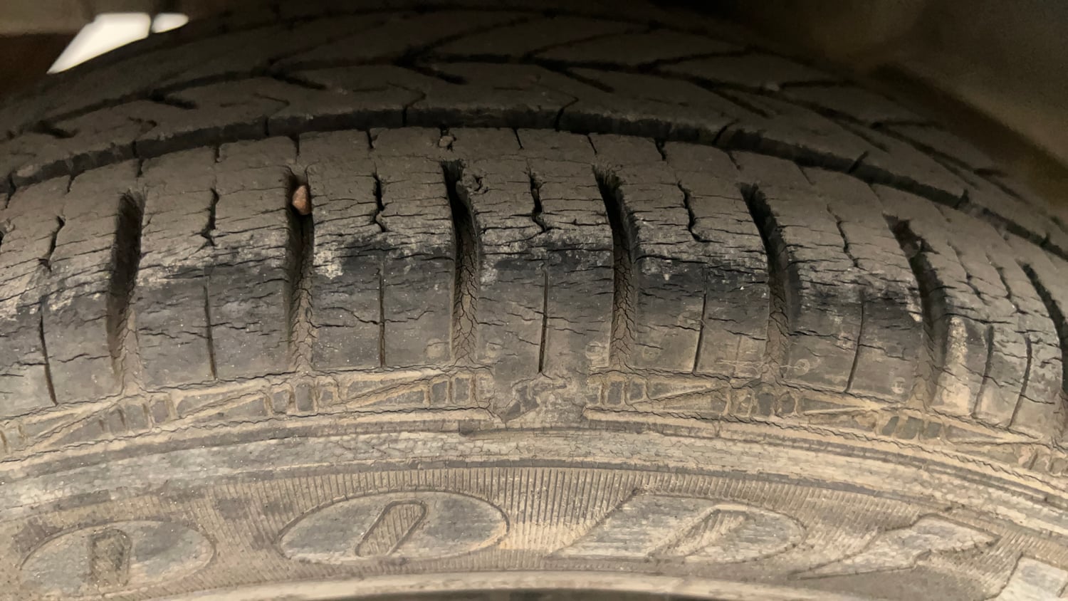 Used 2017 Hyundai Eon Magna + Petrol Manual tyres RIGHT REAR TYRE TREAD VIEW