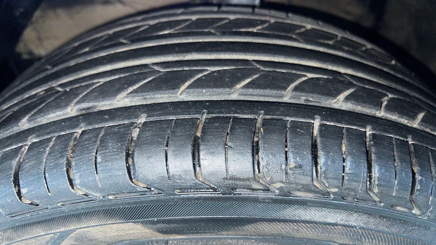 Used 2017 Maruti Suzuki Baleno Alpha 1.2 Petrol Manual tyres LEFT FRONT TYRE TREAD VIEW