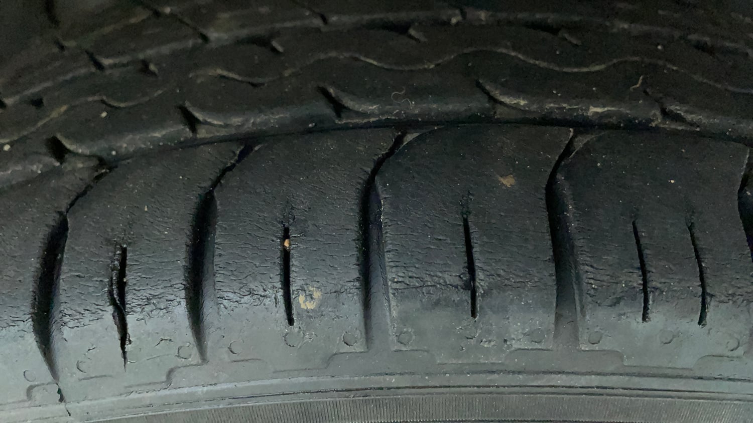 Used 2016 Ford EcoSport Trend 1.5L TDCi Diesel Manual tyres RIGHT FRONT TYRE TREAD VIEW