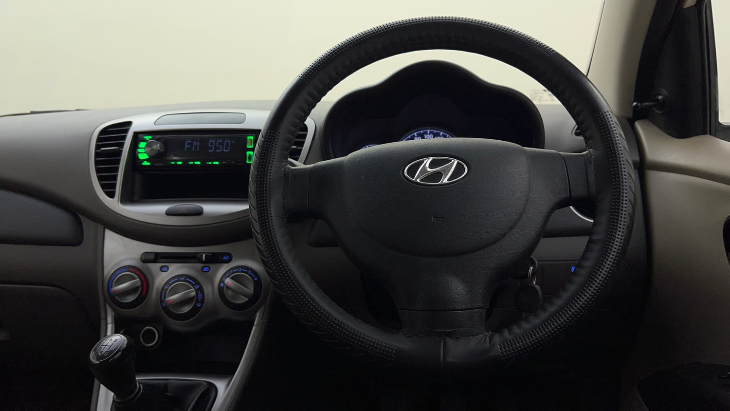 Used 2014 Hyundai i10 Magna 1.1 iRDE2 Petrol Manual interior STEERING VIEW