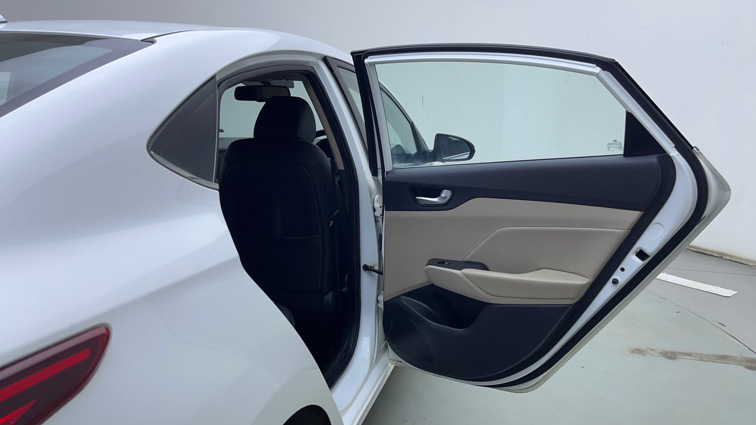 Used 2018 Hyundai Verna SX (O) 1.6 VTVT AT Petrol Automatic interior RIGHT REAR DOOR OPEN VIEW