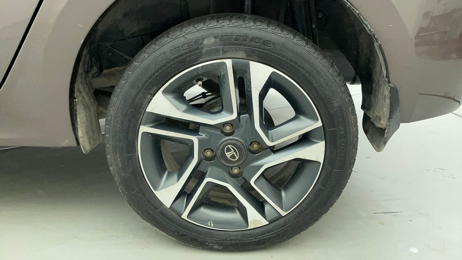 Used 2020 Tata Tigor Revotron XZA Petrol Automatic tyres LEFT REAR TYRE RIM VIEW
