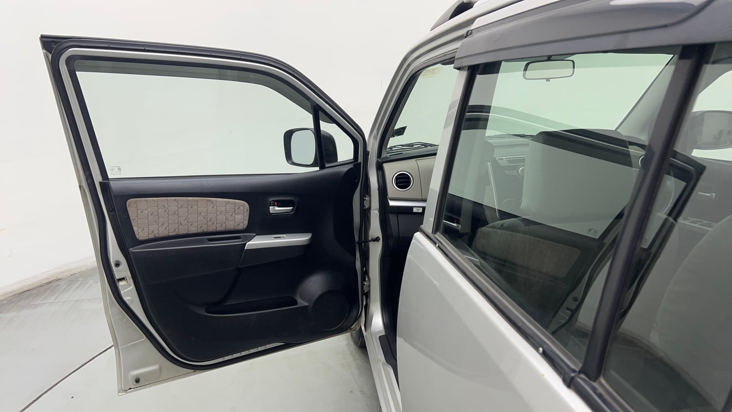 Used 2015 Maruti Suzuki Wagon R VXI Petrol Manual interior LEFT FRONT DOOR OPEN VIEW