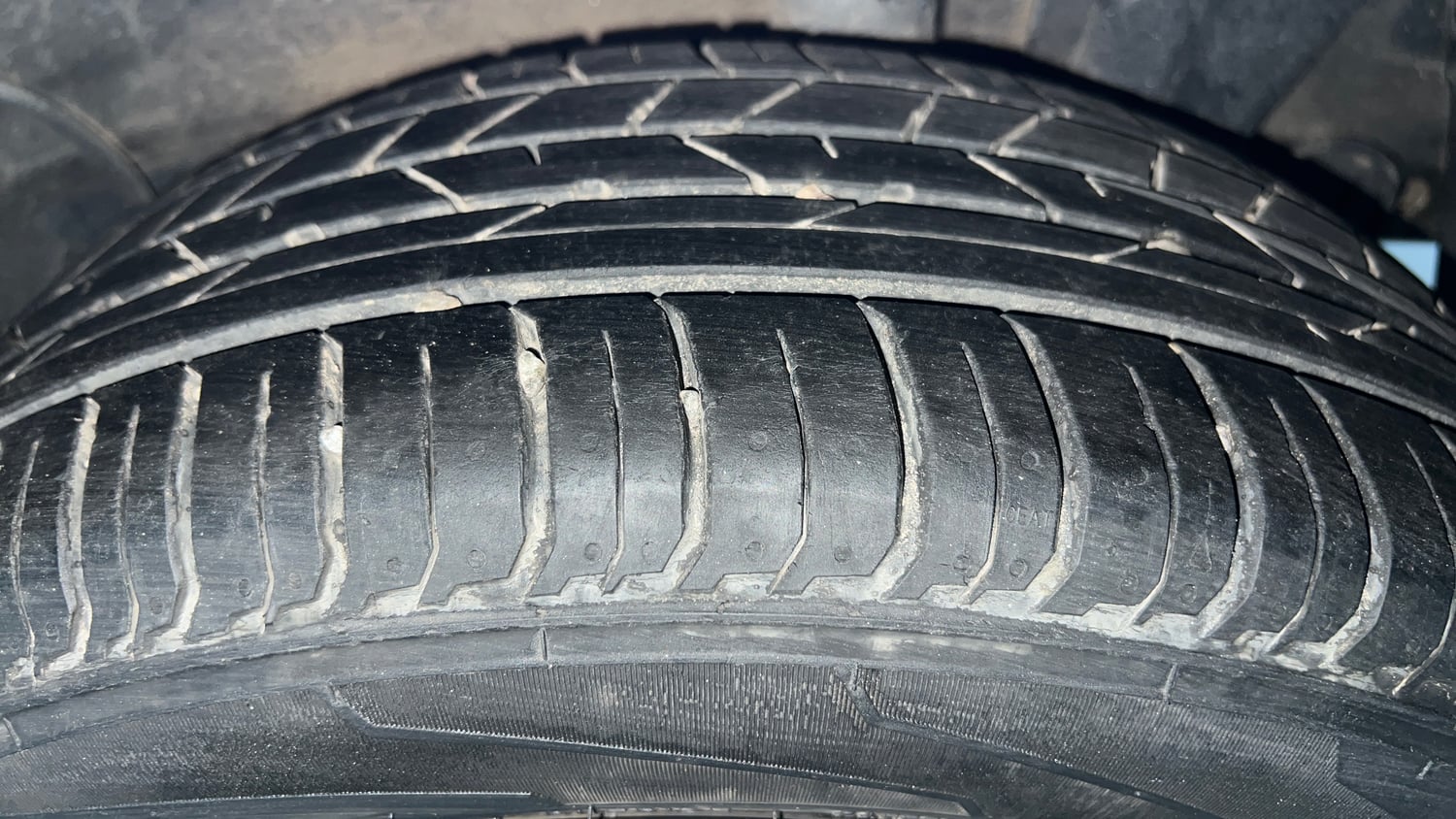Used 2022 Hyundai i20 Sportz 1.2 IVT Petrol Automatic tyres LEFT REAR TYRE TREAD VIEW
