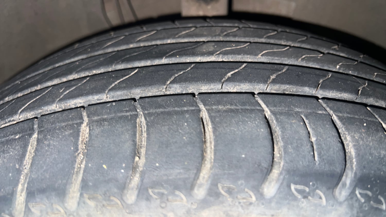 Used 2022 Skoda Kushaq Style 1.5L TSI DSG (6 Airbags) Petrol Automatic tyres RIGHT FRONT TYRE TREAD VIEW