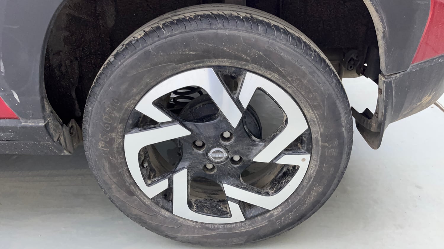 Used 2023 Nissan Magnite XV Turbo CVT Petrol Automatic tyres LEFT REAR TYRE RIM VIEW