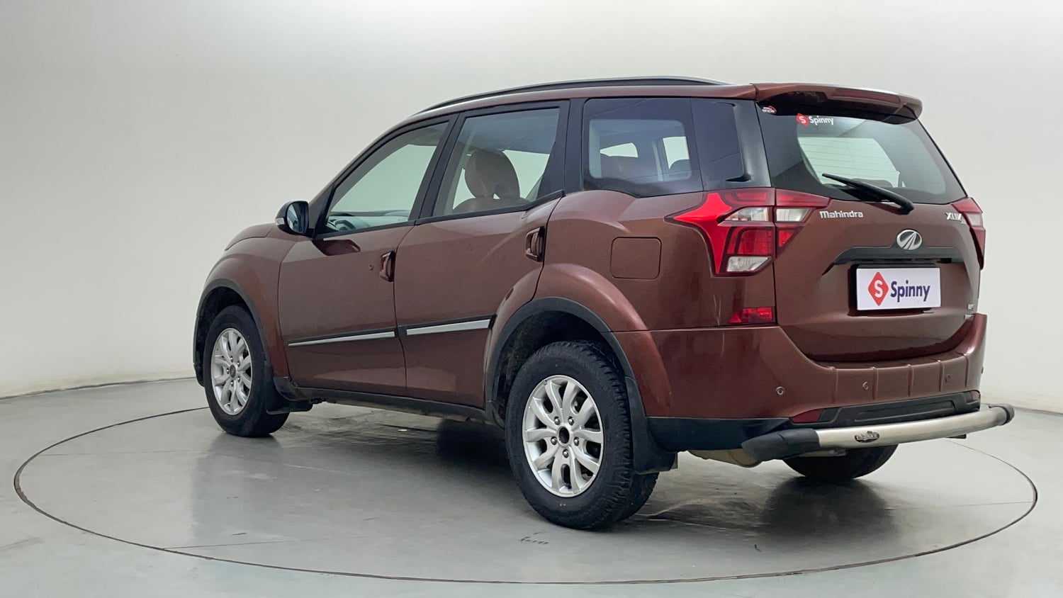Used 2018 Mahindra XUV500 W9 AT Diesel Automatic exterior LEFT REAR CORNER VIEW