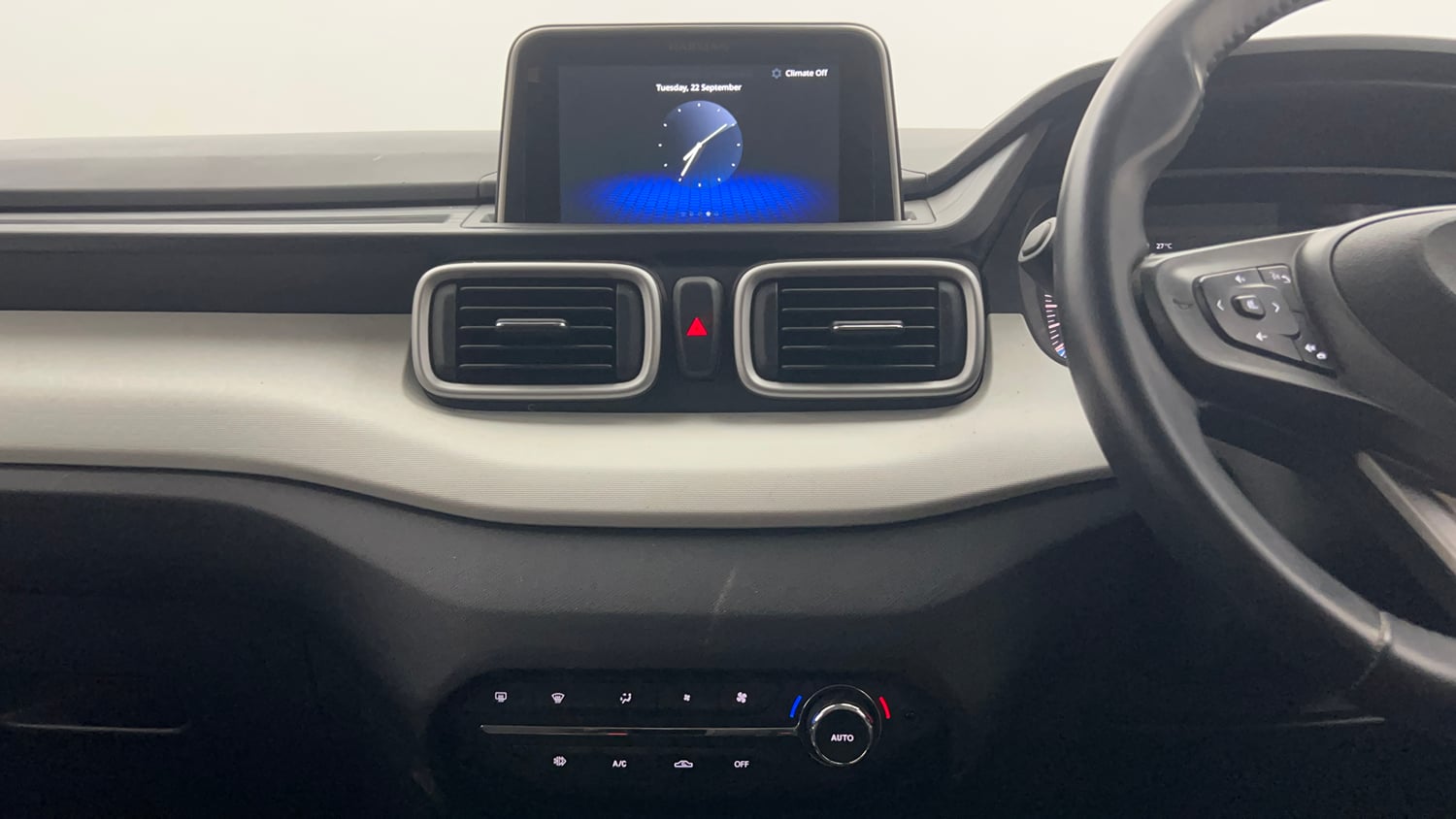 Used 2023 Tata Punch Creative Dual Tone AMT Petrol Automatic top_features Integrated (in-dash) music system
