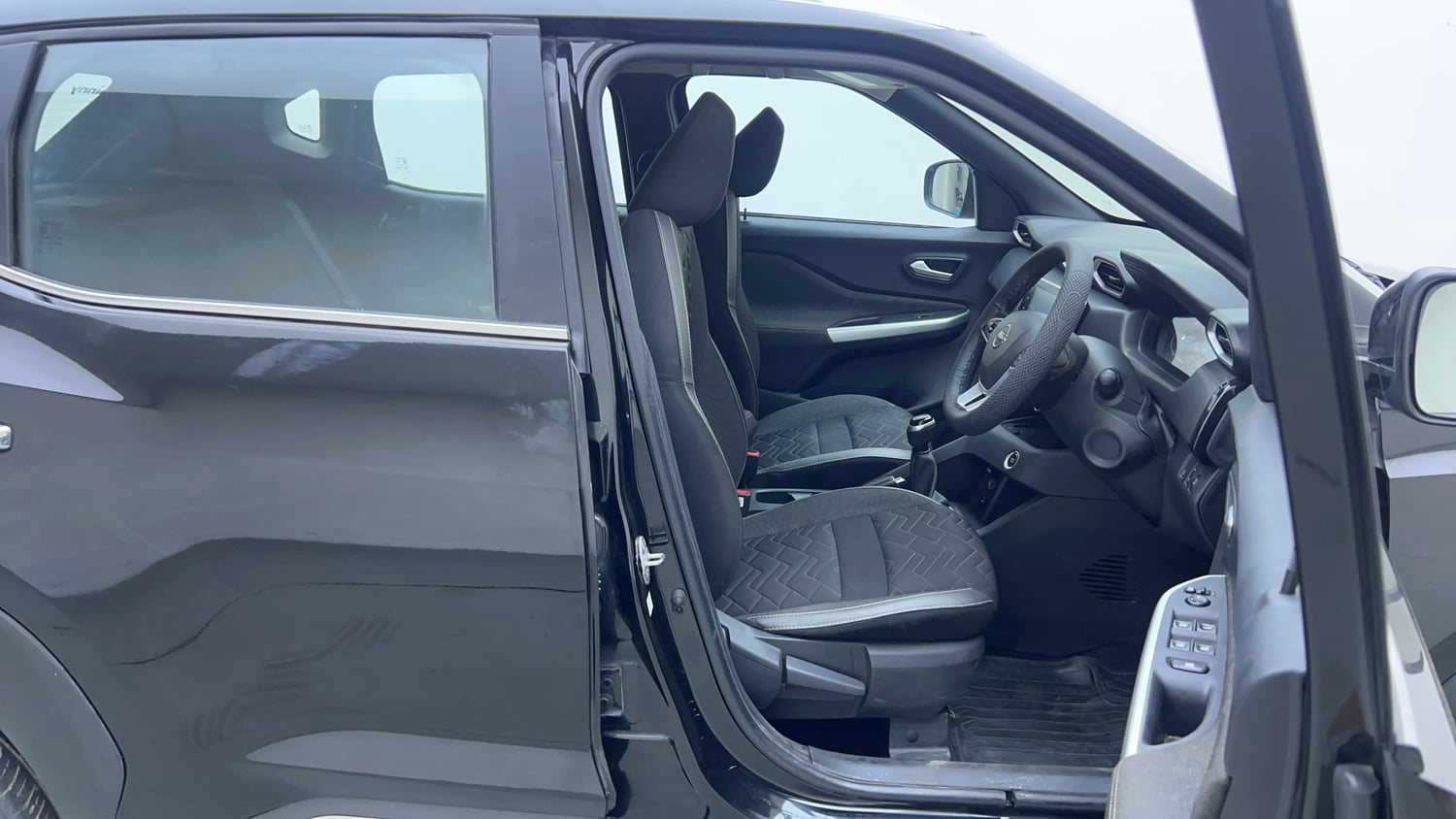 Used 2021 Nissan Magnite XV Premium Turbo (O) Petrol Manual interior RIGHT SIDE FRONT DOOR CABIN VIEW
