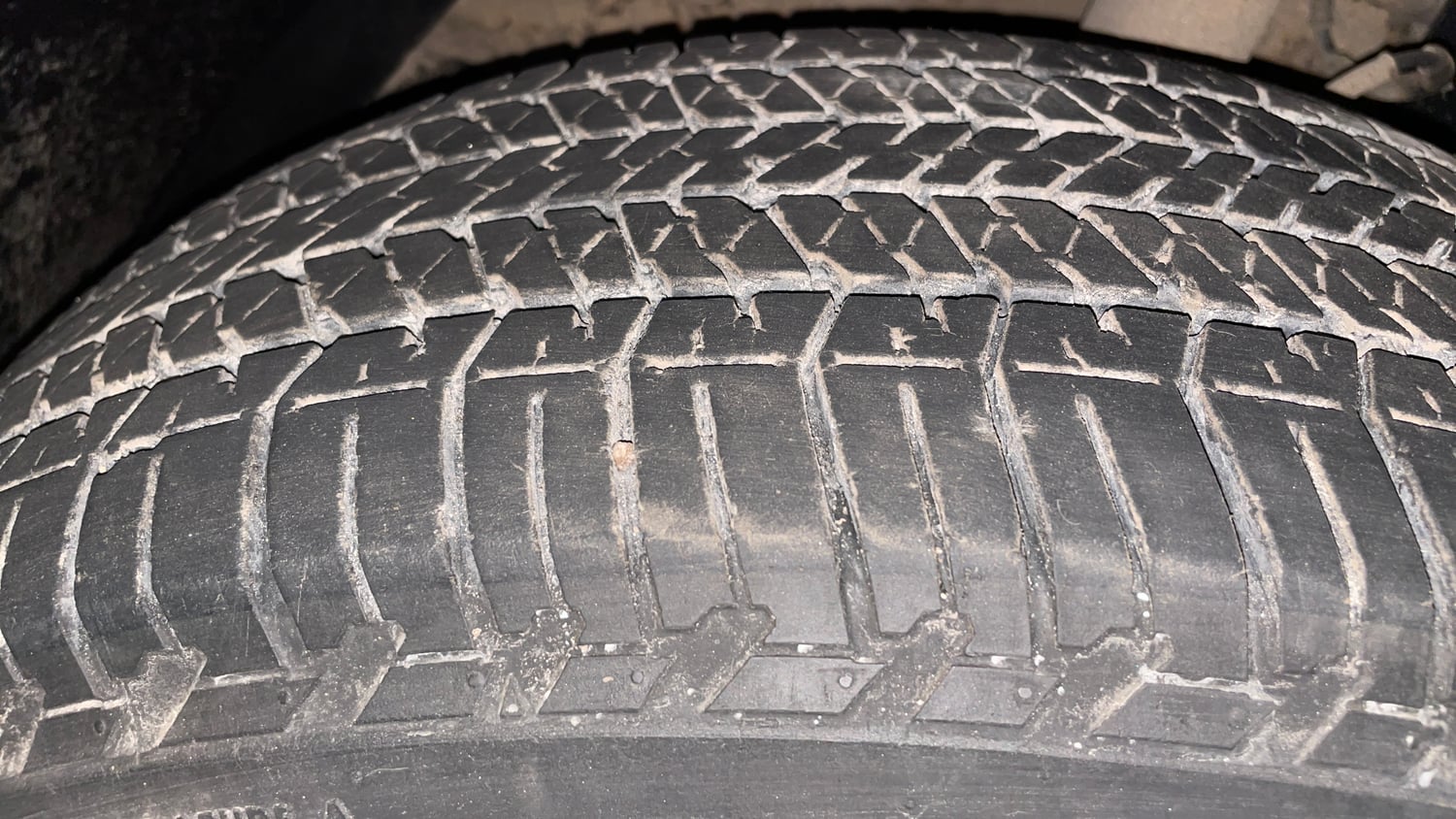 Used 2018 Mahindra XUV500 W9 AT Diesel Automatic tyres LEFT FRONT TYRE TREAD VIEW