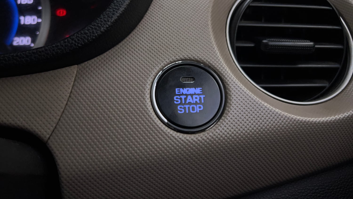 Used 2015 Hyundai Grand i10 Asta 1.1 CRDi (O) Diesel Manual top_features Keyless start