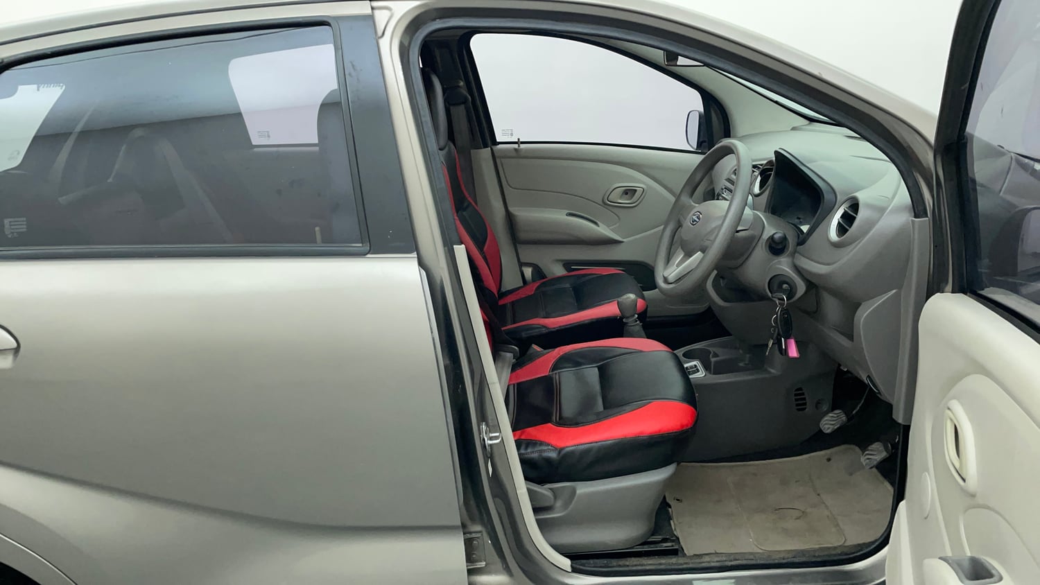 Used 2016 Datsun Redi-GO T (O) Petrol Manual interior RIGHT SIDE FRONT DOOR CABIN VIEW