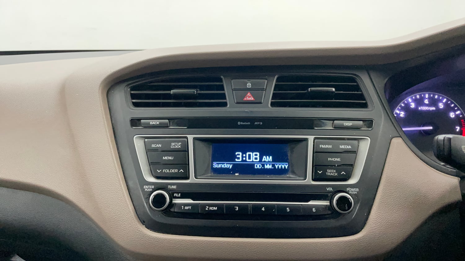 Used 2017 Hyundai Elite i20 Sportz 1.2 Petrol Manual interior MUSIC SYSTEM & AC CONTROL VIEW