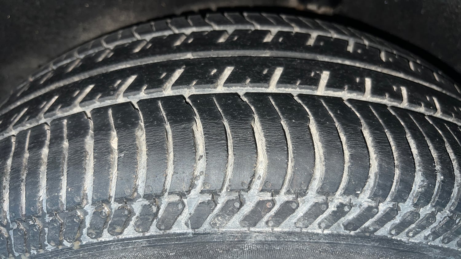 Used 2020 Ford EcoSport Titanium 1.5L Ti-VCT Petrol Manual tyres LEFT REAR TYRE TREAD VIEW